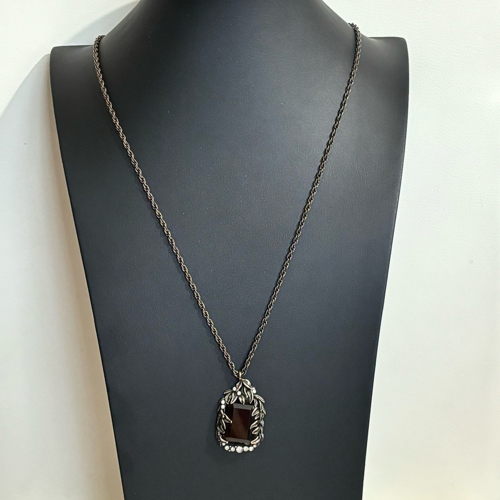 Bronze chain lucite stone with surrounding crystals